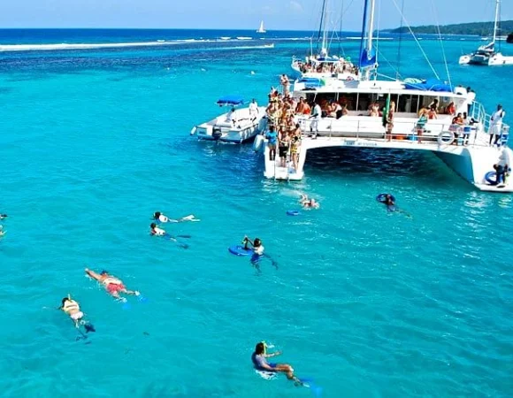 Reggae party & Snorkeling Catamaran Cruise from Montego Bay